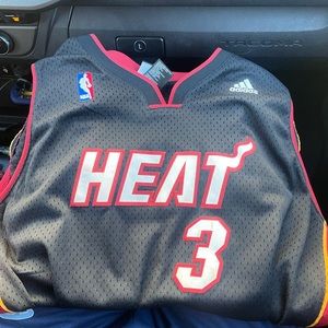 D Wade jersey size XL stitched